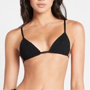 Bound by bond-eye Luana Triangle